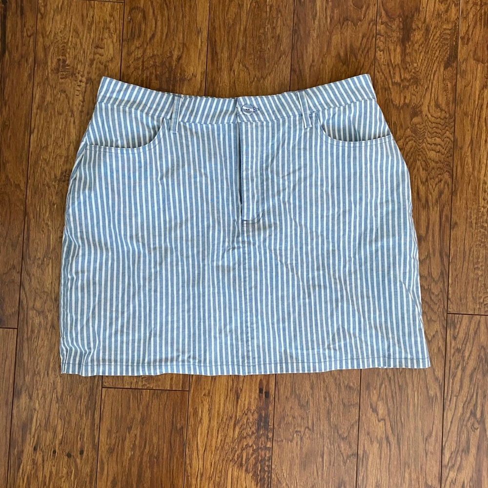 Pin striped skirt